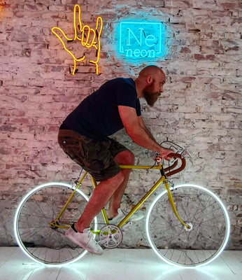 Hvordan virker et neonskilt?